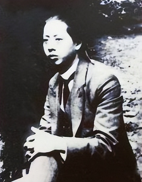 读毛年谱（175）：谁是党内第一个为毛泽东做传记的人？