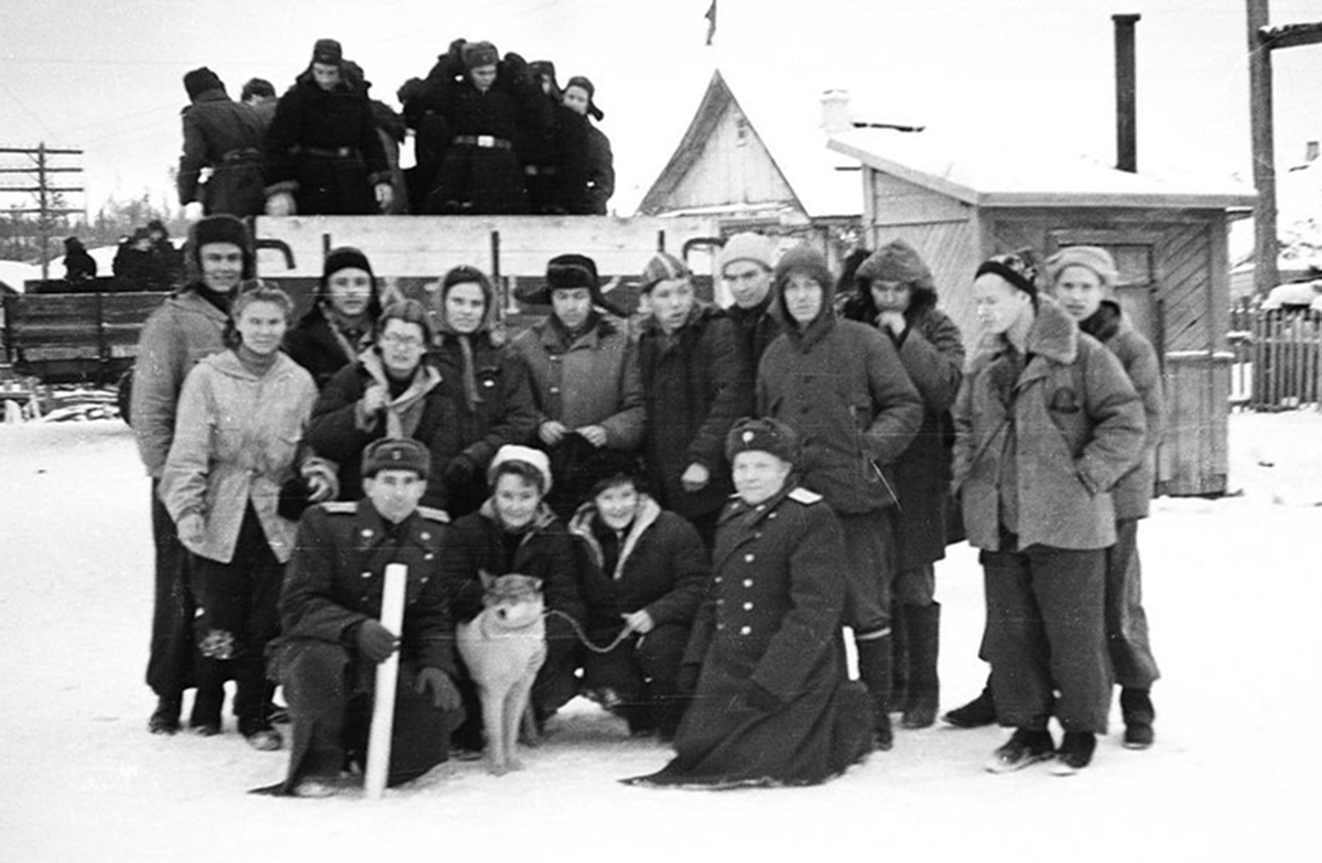 1959年登山事故，9名滑雪客离奇身亡，遗体被辐射，频现怪异线索