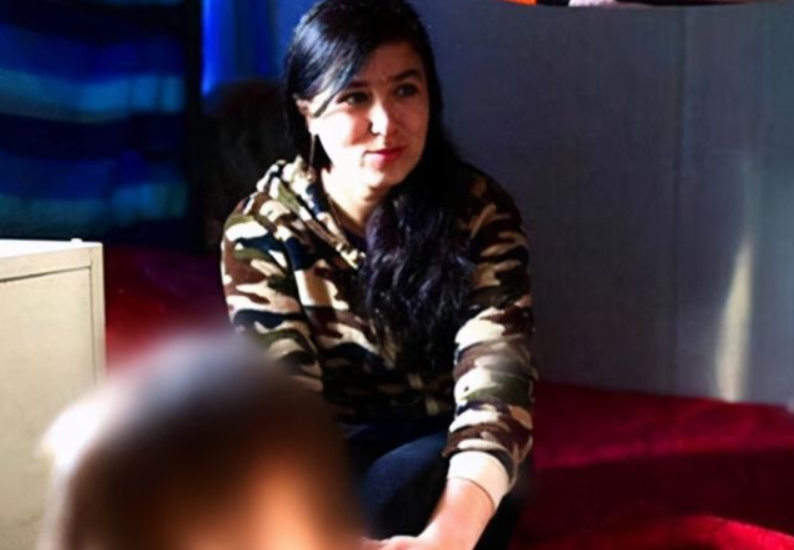 24岁外国女大学生倒追45岁农民工，今已成婚生子，计划在成都买房