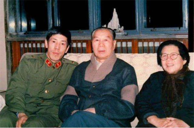 杨俊生：爸爸是上将，她却为了17辆车，甘愿把自己喝倒