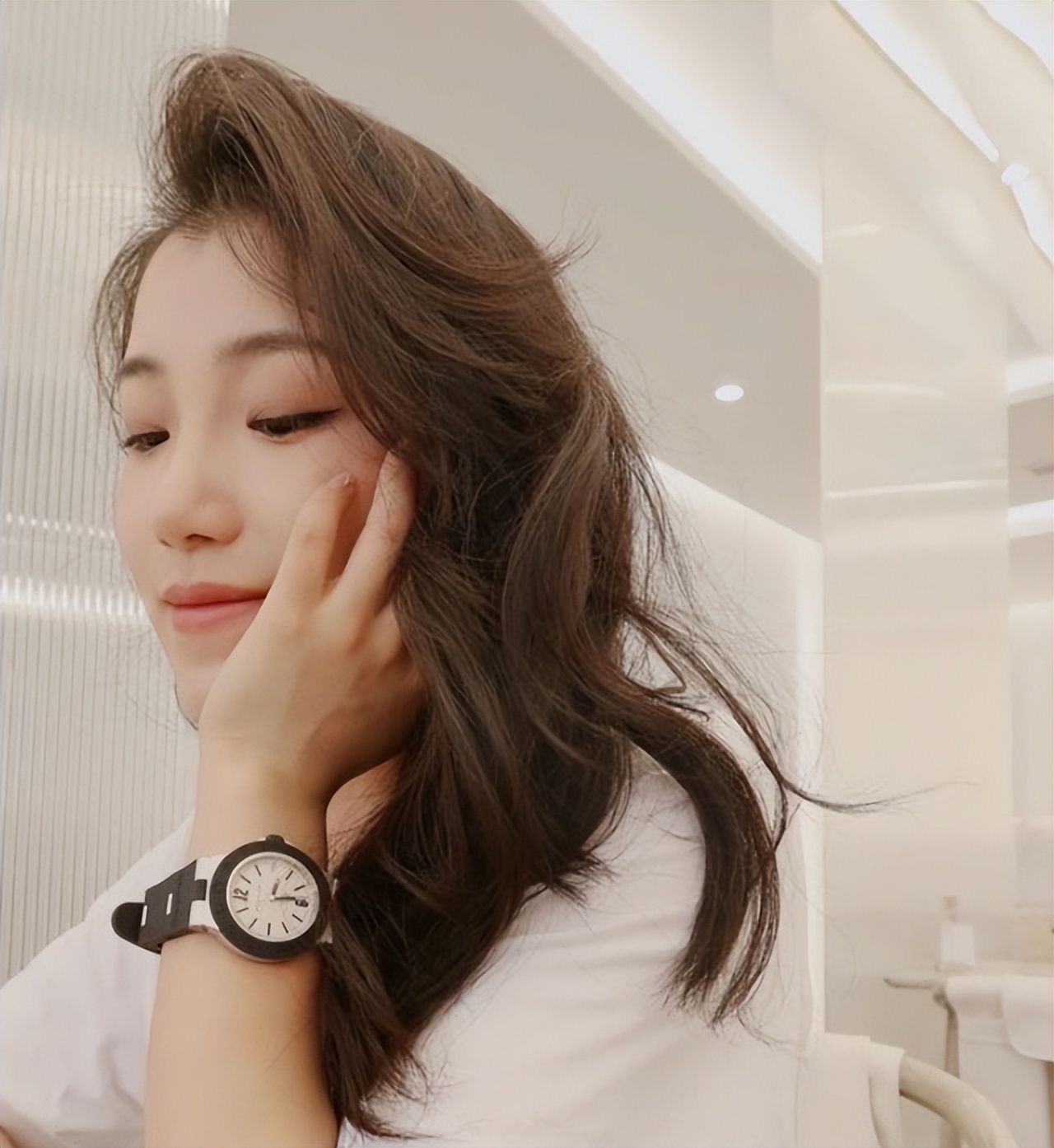 王诗玥柳鑫宇一同看日落，玥玥大秀土味情话：天那么热一会就熟了