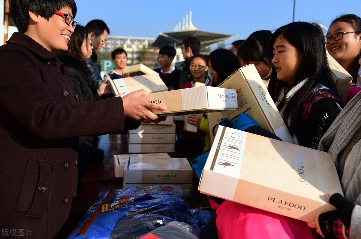 大学生留校当辅导员，真的有出息吗？看完这四条出路相信你也喜欢