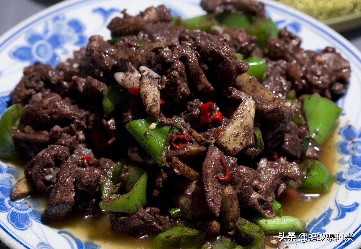 湖南最出名的10道菜，你吃过几种？其中剁椒鱼头已经名声在外了