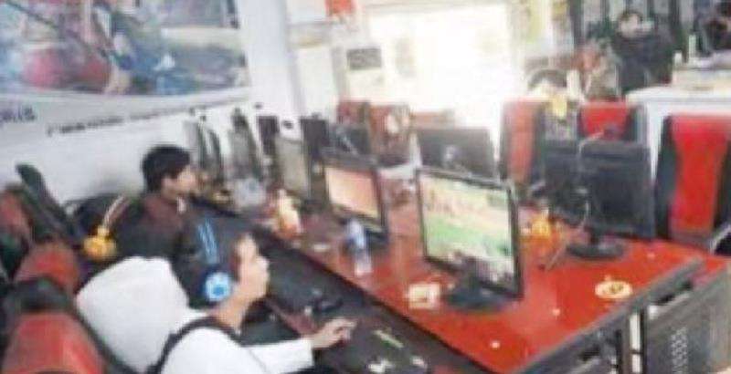 2013年，18岁高三学生花60万雇凶弑父杀姐，姐姐临死仍锁门护弟弟