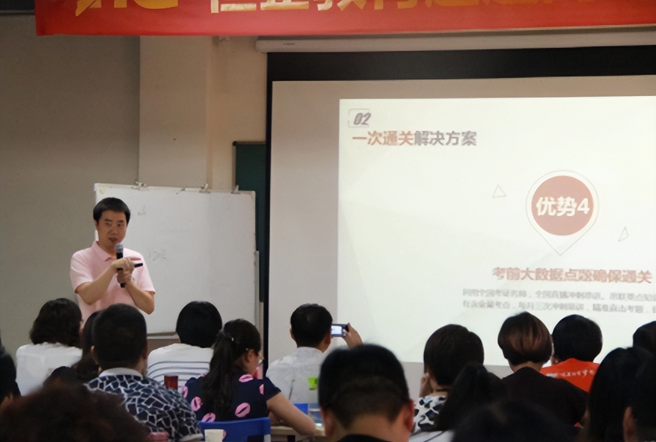 大学生迎来好消息，财会人的春天到来，毕业后获得企业的铁饭碗