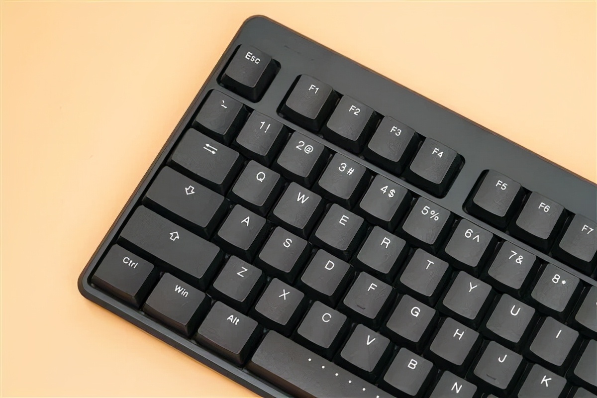 电脑键盘突然不能打字了按哪个键恢复？