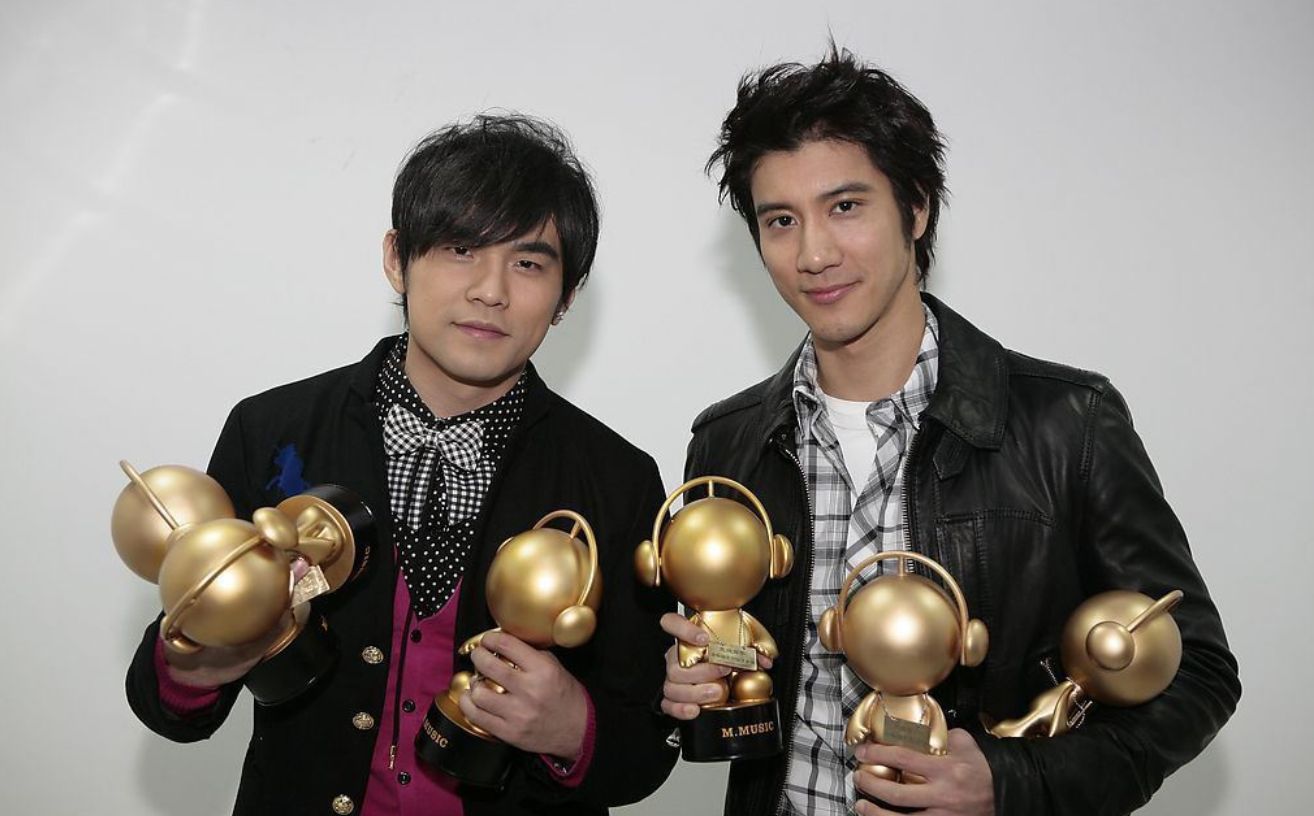 周杰伦成全村希望？回顾他的4段恋情，便知什么是分手见人品