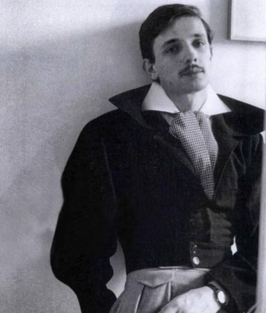 老佛爷和圣罗兰：年少成名亦敌亦友，却因同一个花美男陷入三角恋