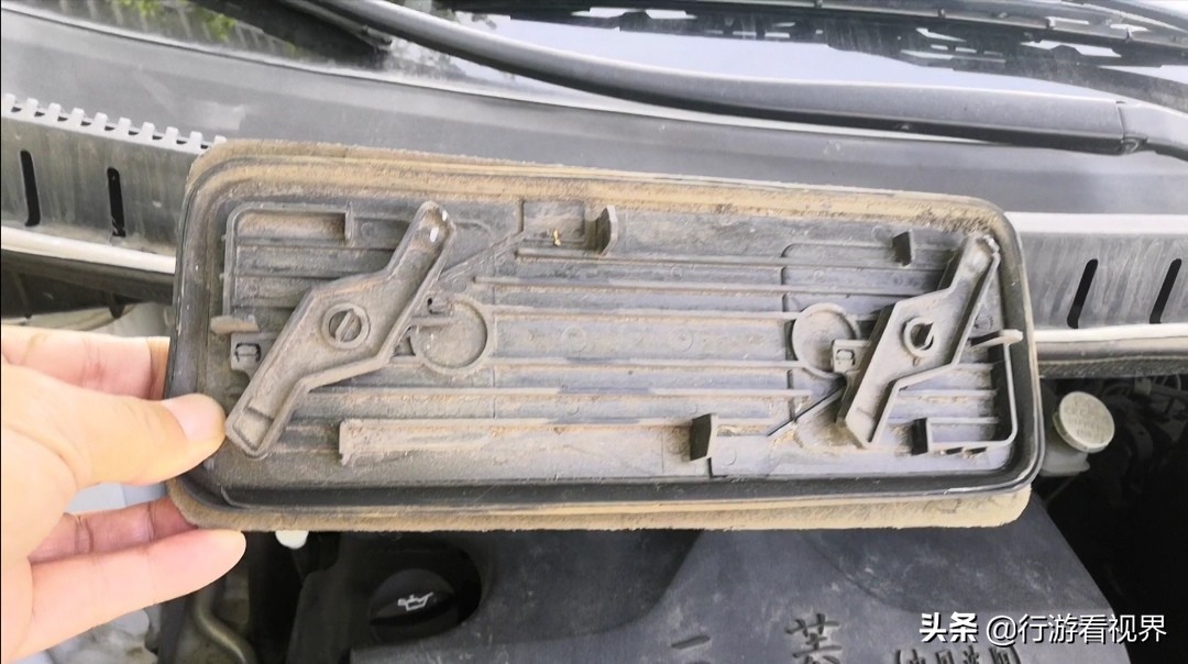 2022年五一之前，58168公里時(shí)候我給愛(ài)車(chē)更換空調(diào)濾芯，全程DIY