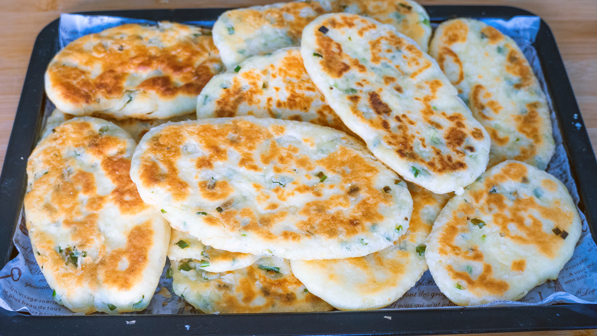 面粉最过瘾的6种做法，不用烤箱，咬一口酥掉渣，一出锅就抢光了