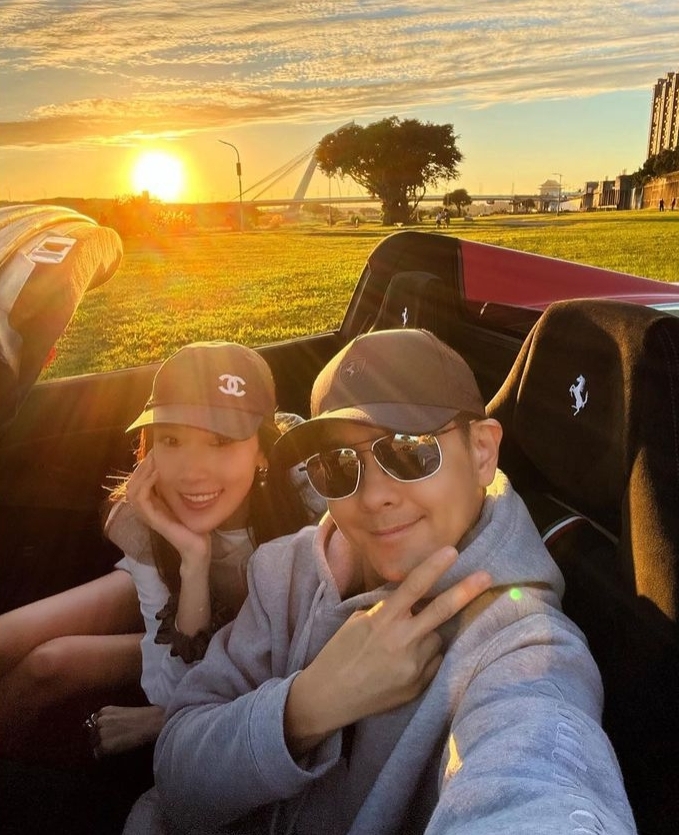 陈若仪晒庆生照，和林志颖高调秀幸福，与闺蜜李靓蕾离婚反差大