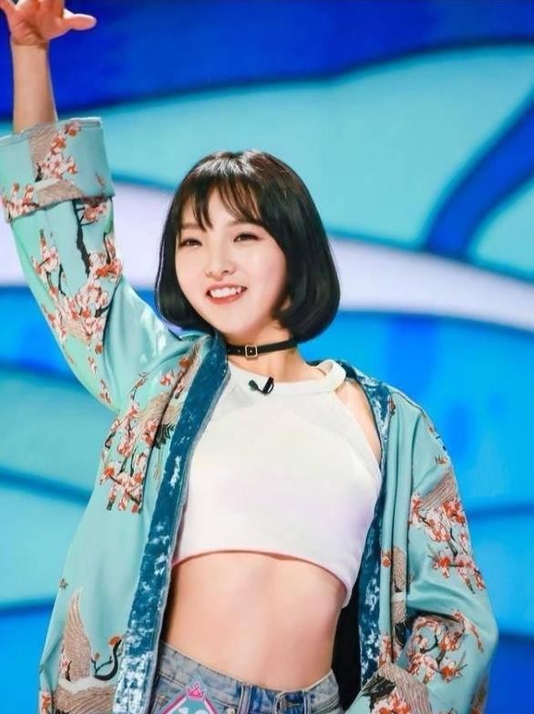 985毕业科班出身，实力不俗被称小邓紫棋，因生病变丑遭外貌羞辱