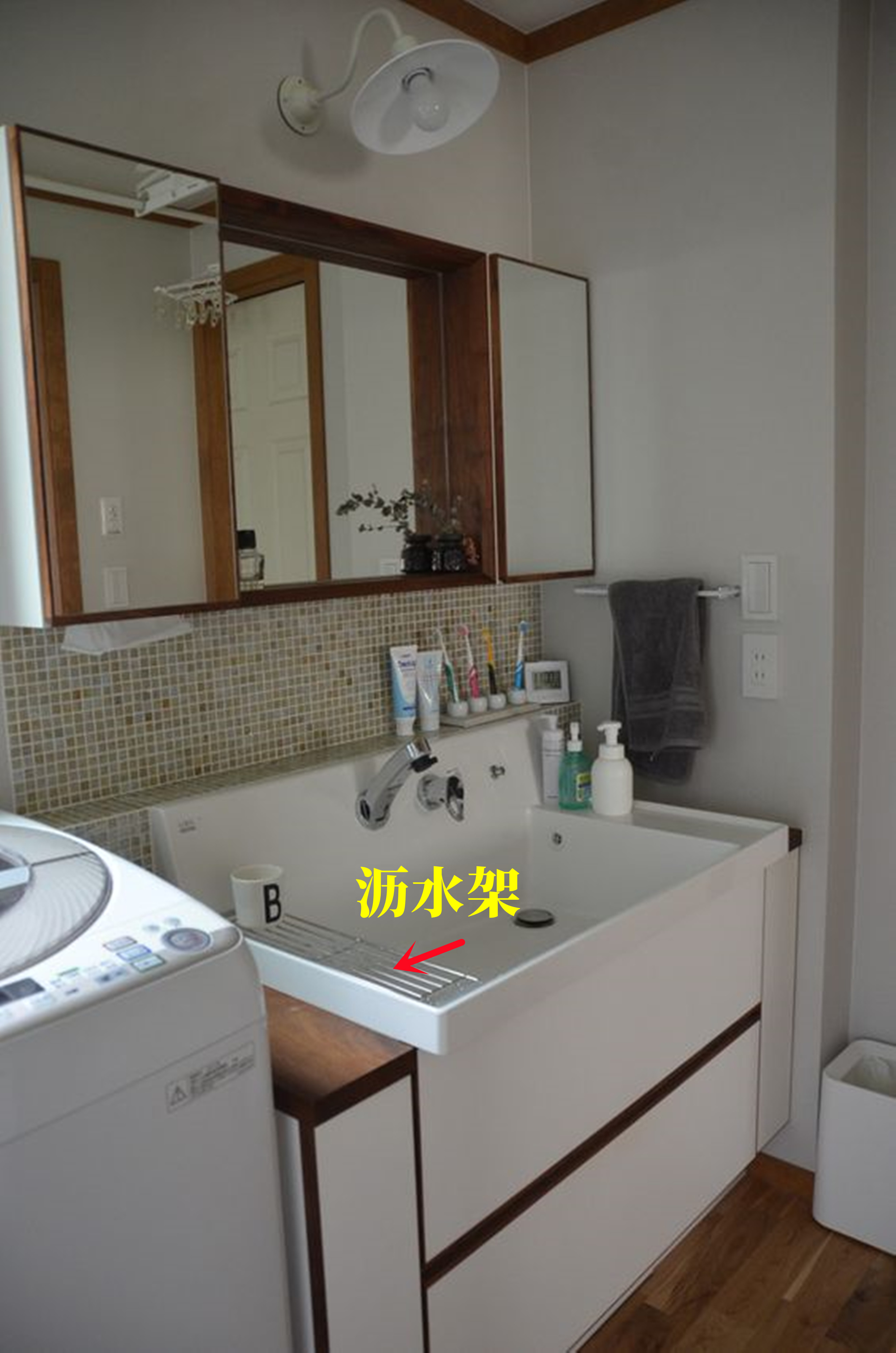 我怎麼沒想過：廚房水槽能裝瀝水架，洗漱台為什麼不也裝一個？