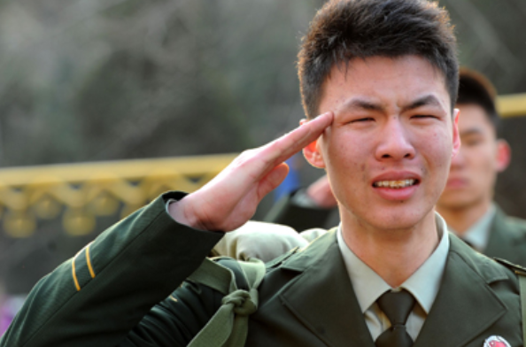 大学生当兵2年后，退役后能拿到多少“补助”？这个数字让人羡慕