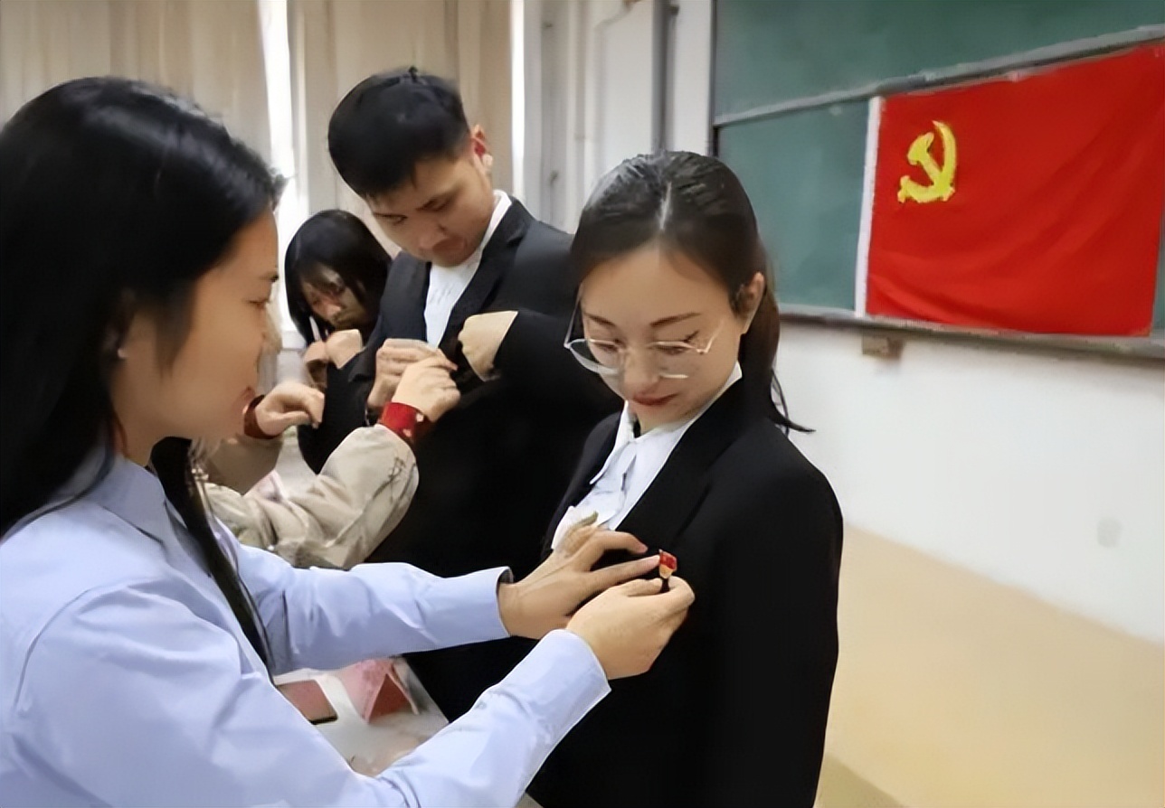 公务员的薪资待遇有多高？985硕士晒出工资单，网友：真香