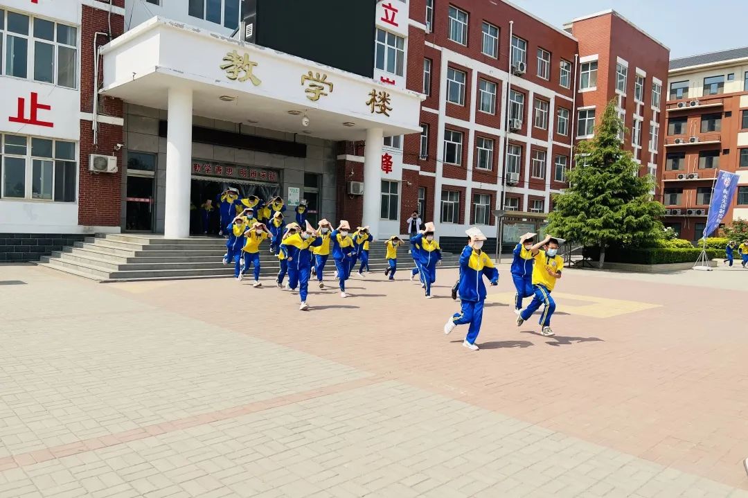 演練有方 應(yīng)急不慌丨廣宗太行中學(xué)開展防震防火緊急疏散演練