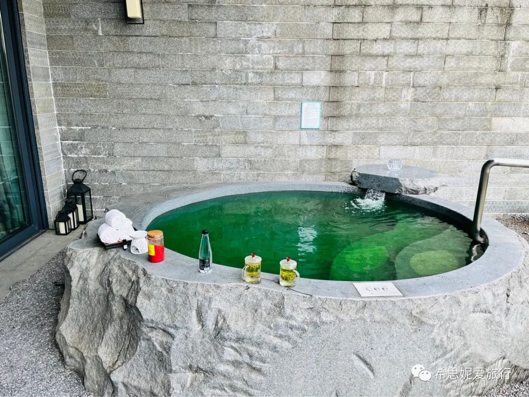 这间带温泉汤的大使套，四川地区万豪旗下，套房劵最佳使用地