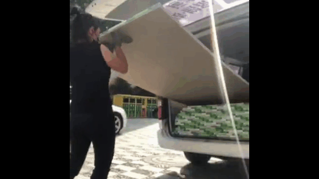 单亲妈妈依旧坚强！不论有多难，她都会带着脑瘫儿子无惧前行