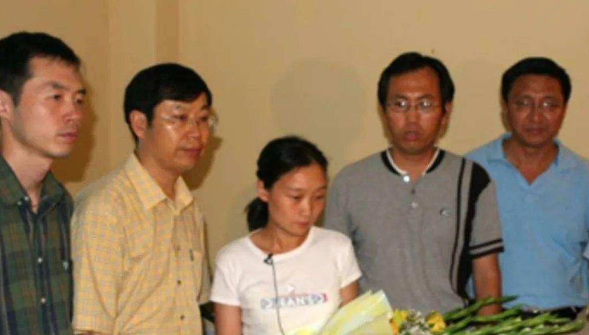 昔日的湖北高考状元，31岁任清华副教授，却从加拿大大桥一跃而下