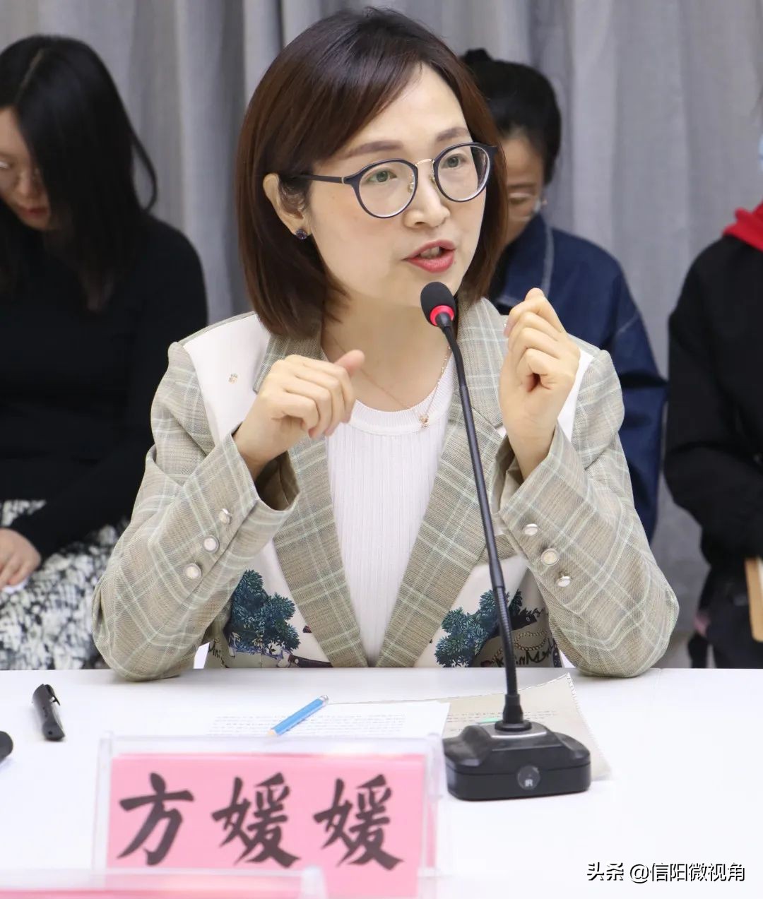 信阳师范学院文学院院长姚圣良一行赴羊山外国语小学东校区研讨交流