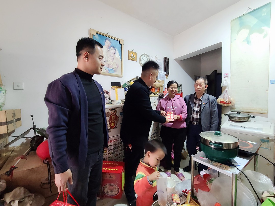 福建省漳州市：迎新春送温暖·人大代表心系困难群众