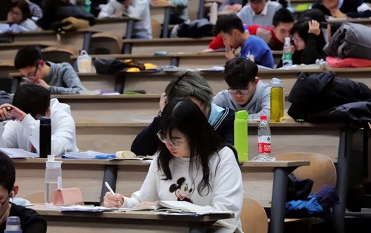 同样是挂科，大一挂科和大三挂科影响却天差地别，学生要心中有数