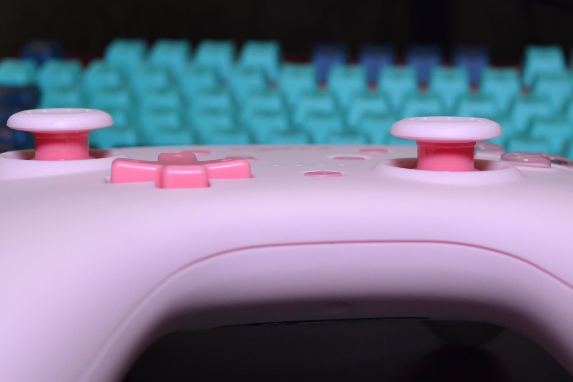 少女心樱花粉糖果色登场 莱仕达PXN-9607X SWITCH手柄