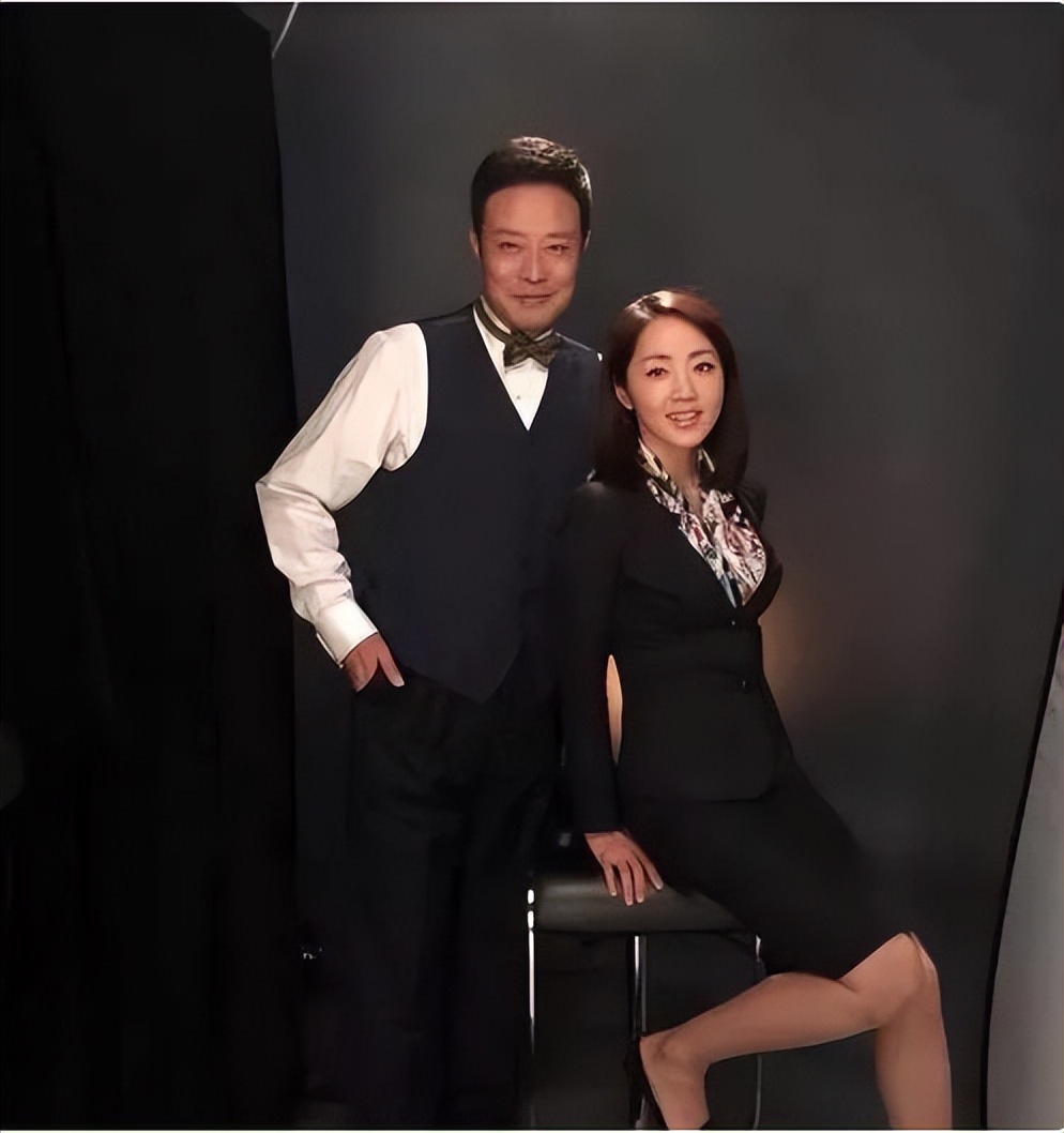 《天气预报》主持人杨丹：27年零失误，嫁给初恋丈夫，40岁当妈妈