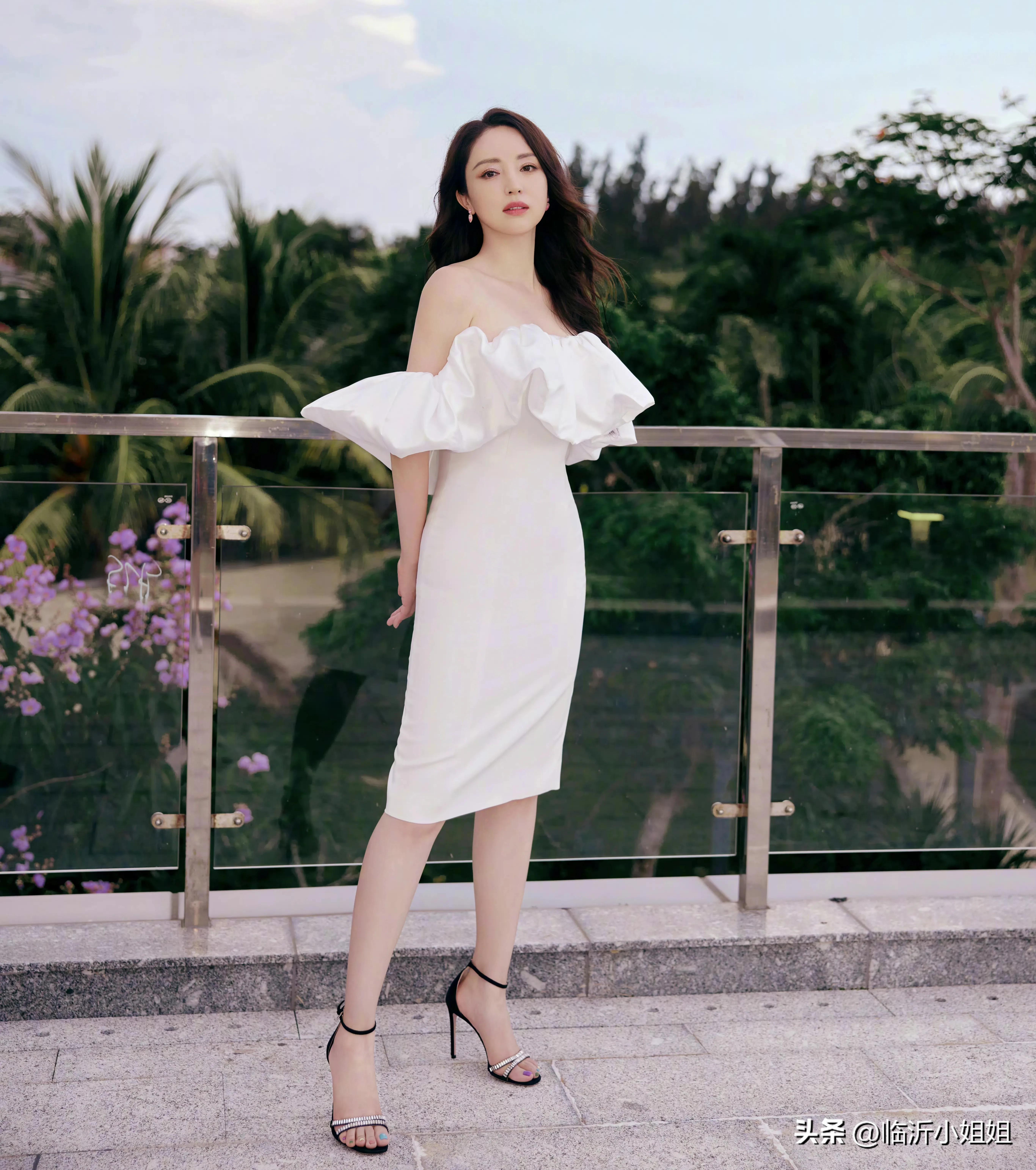 董璇,精致典雅的知性美女,高贵气质彰显成熟女性的迷人魅力