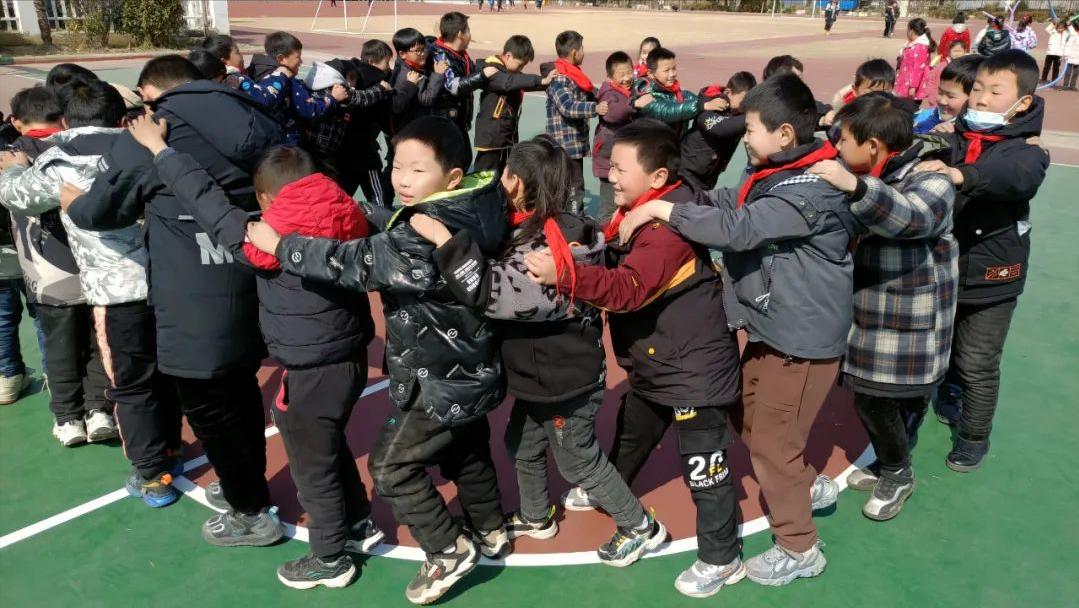 漣水縣義興中心小學開展首屆心育節(jié)(圖26) 漣水縣義興中心小學開展首屆心育節(jié)(圖26)