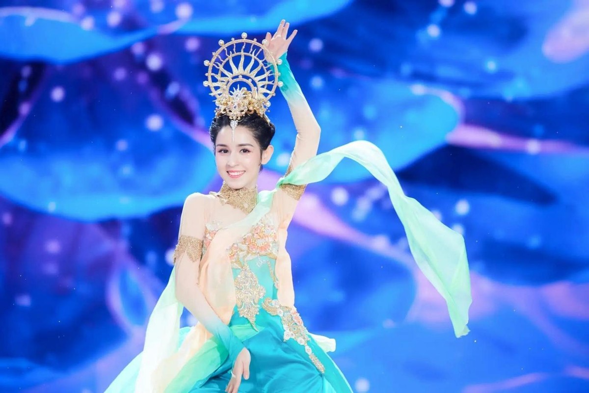 新疆舞美女明星新疆舞蹈演员女