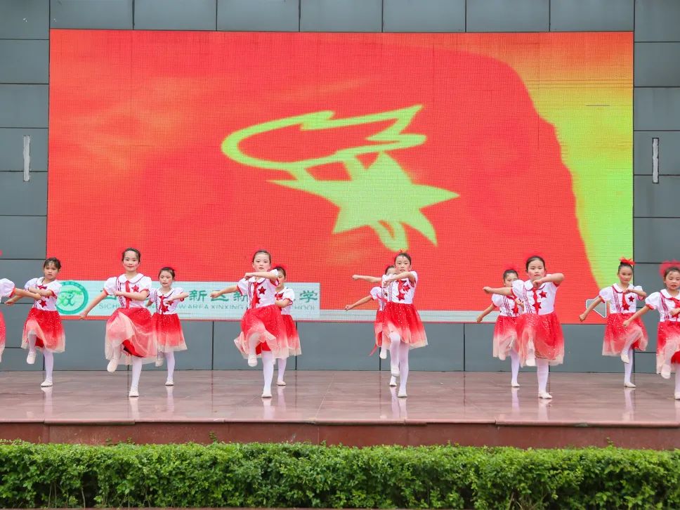 新小娃 ·争做接班人｜四川天府新区新兴小学举行第十四周升旗仪式