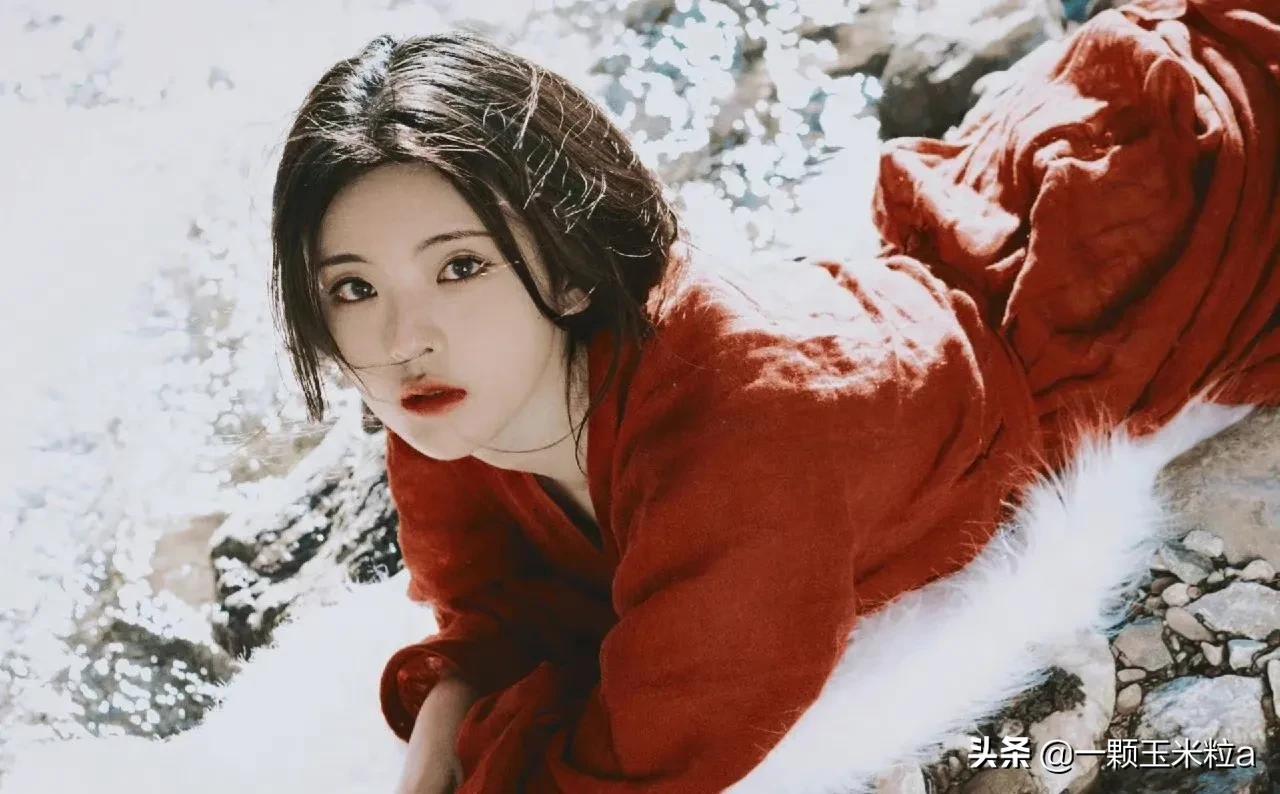 杨超越绝美红衣造型