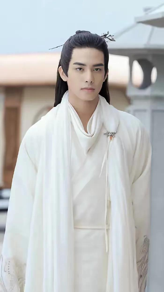 高冷人设别瞎演，有人板着脸演成面瘫，有人眼神都是戏有距离感