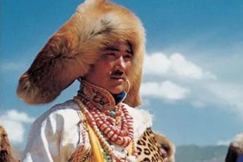 「走西藏」为什么藏族人喜欢戴帽子？流传千年的习俗早已根深蒂固
