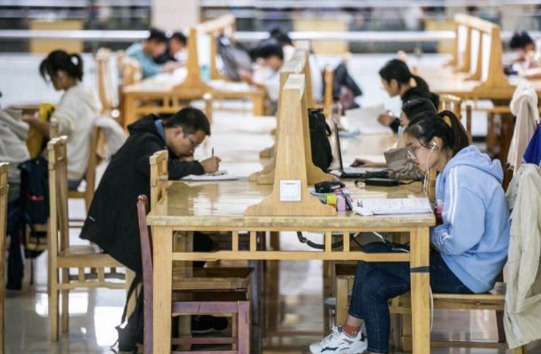 “让女生都挂科”，法学院教师发表侮辱女性言论，校方给予回应