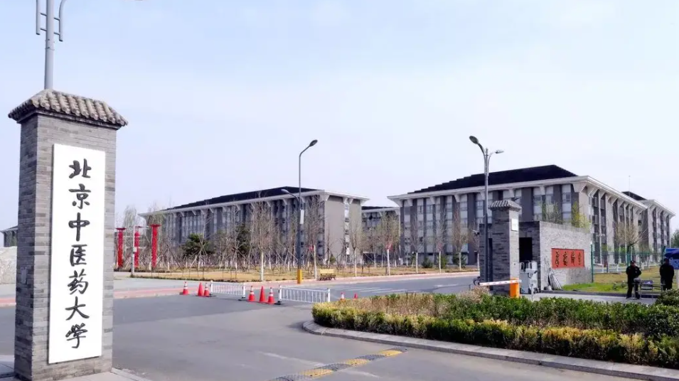医药类高校排名已更新，北协和稳坐头把交椅，哈医大位居第4名