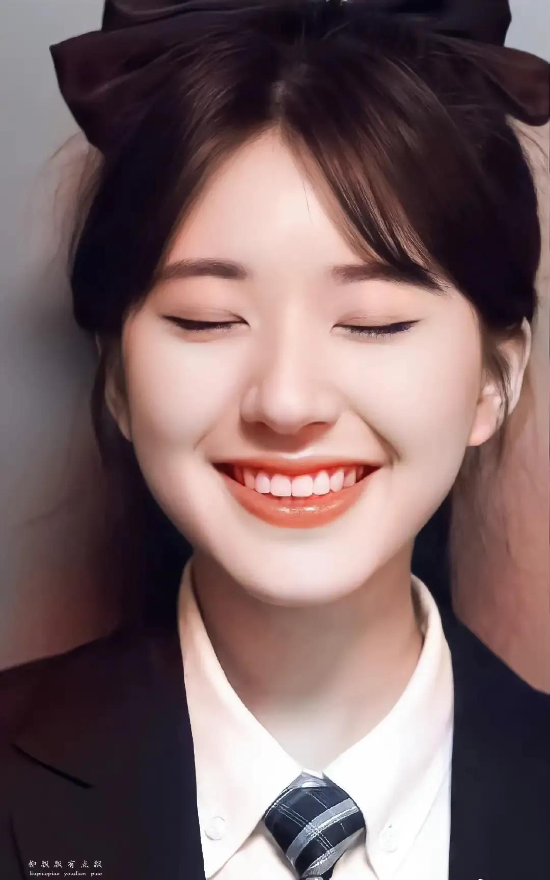 赵露思妥妥校花穿搭，笑容怎么那么好看