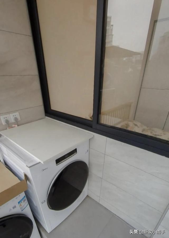 这是我见过最极简装修，效果很耐看，阳台放浴缸泡澡，谁见过？