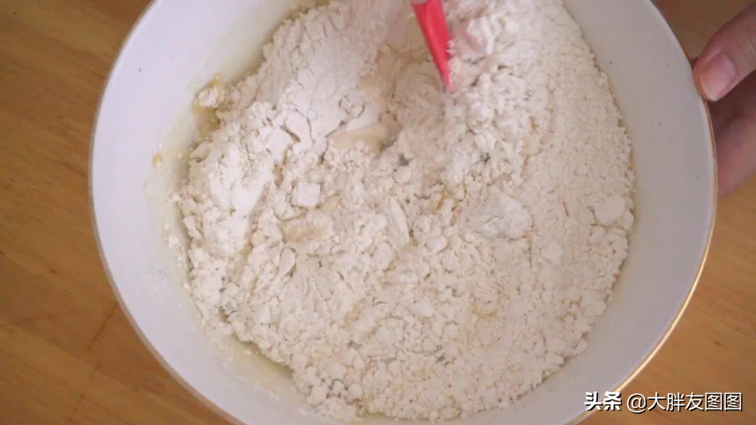 配方揭秘！椰蓉大面包的做法，软蓬蓬，热乎乎，一出炉就忍不住了