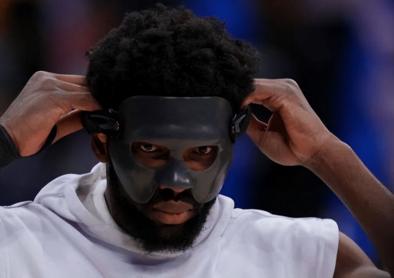 nba为什么不允许带面罩(詹姆斯之后联盟已禁止黑面具，为什么恩比德可以多次佩戴上场？)