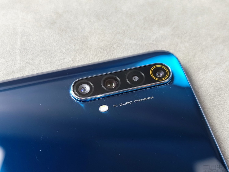 系统升级会“负优化”拍照？我们测了两台手机