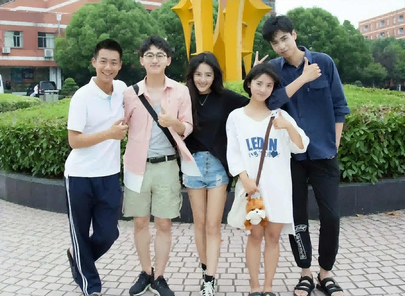 身高超185的10位男星，个个“鹤立鸡群”，不用自欺欺人谎报身高