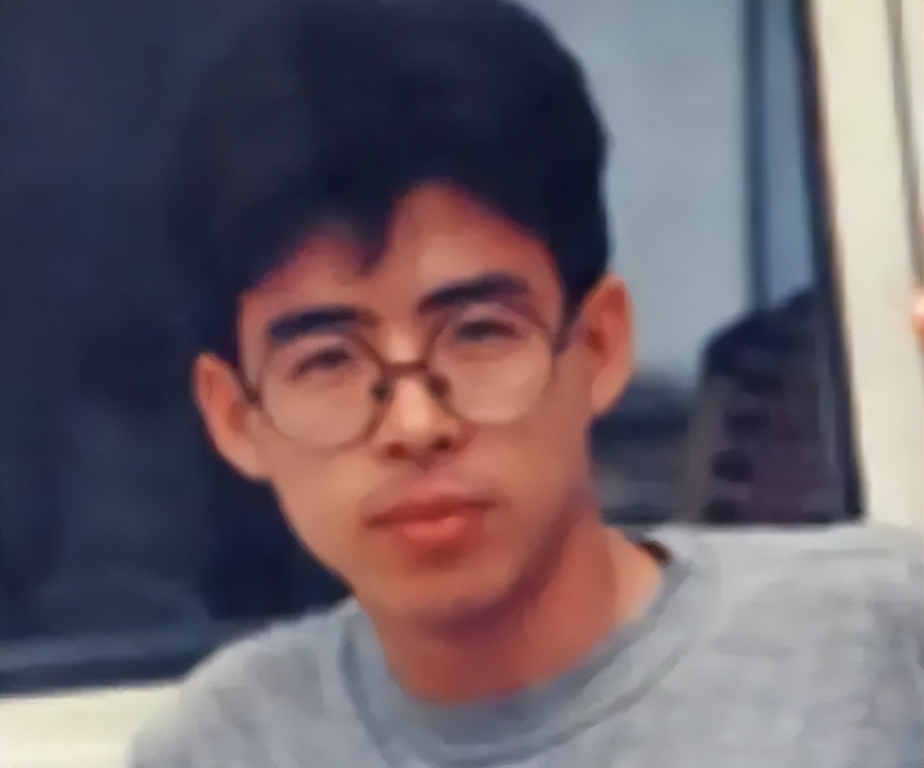 曾经的央视名嘴阿丘，因一句“向世界道歉”，彻底身败名裂