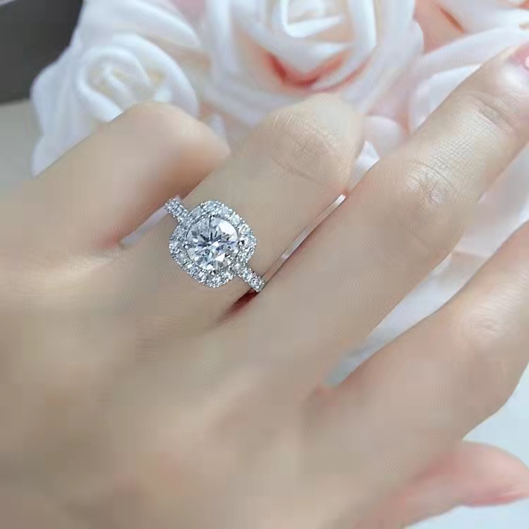 结婚预算2万元买首饰，选钻戒还是三金首饰？30分钻戒多少钱