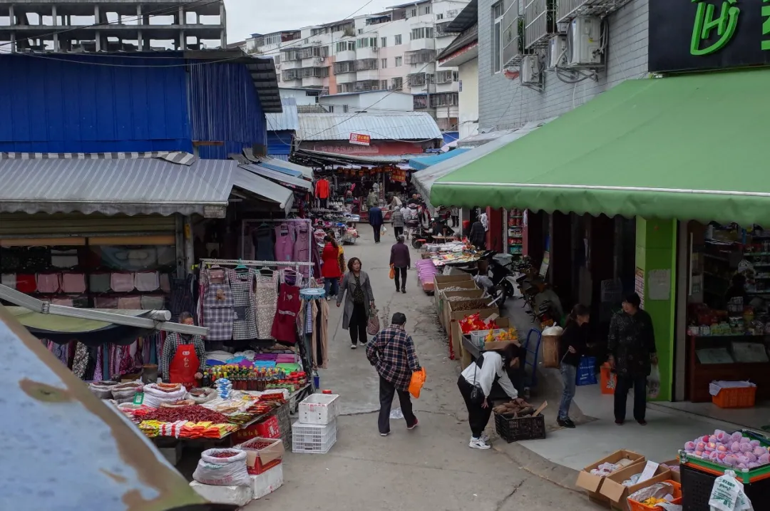 飘了,反套路的“硬核市集”给我找到了