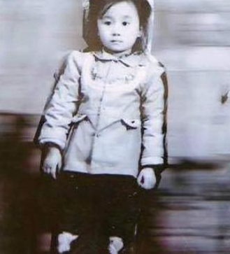 喜剧的内核是悲剧？揭秘“千场女王”马丽光鲜亮丽背后的心酸故事