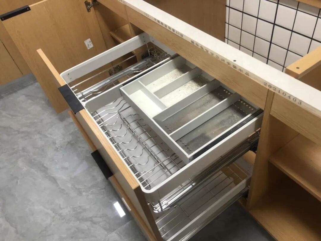 橱柜“叫好不叫座”的5种设计，买过橱柜的人都知道，看看就行了