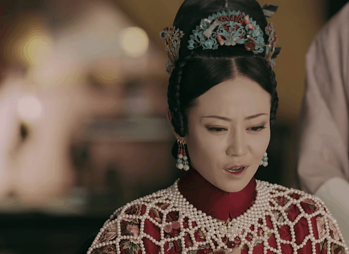 董洁、董璇、关悦跟谭卓带娃现身活动，离开滤镜的容貌太真实了