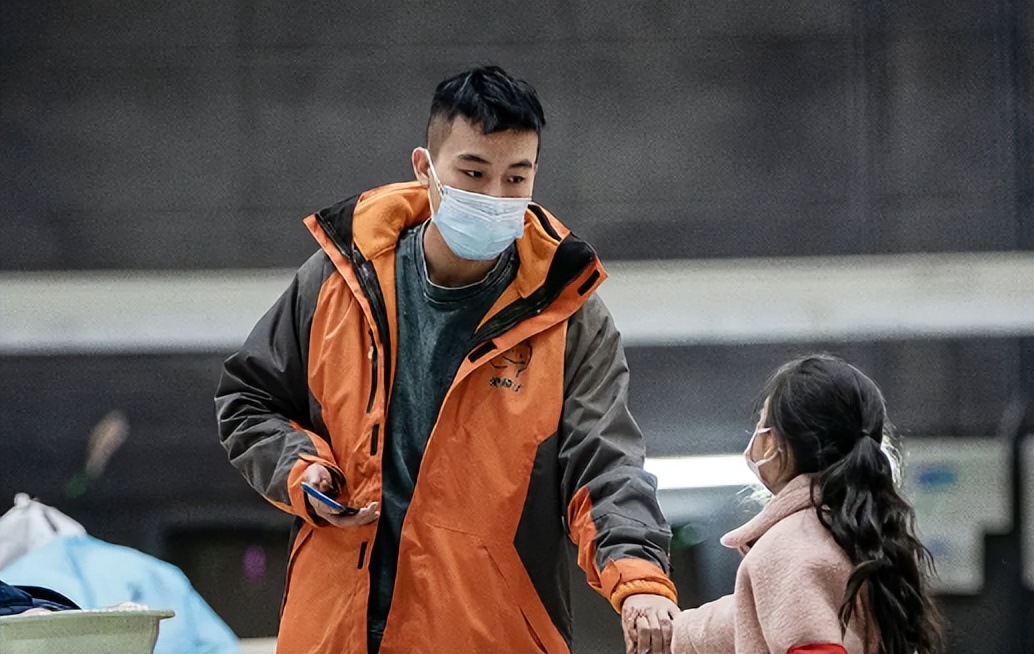 疫情电影已让人审美疲劳，周冬雨、黄渤新片口碑和票房双崩